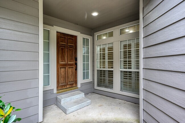 Building Photo - 23 Alderon Woods Pl