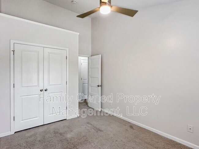 Building Photo - 133 Wild Holly Dr