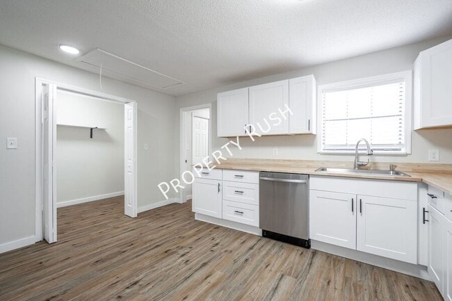 Building Photo - 8229 Patterson Rd