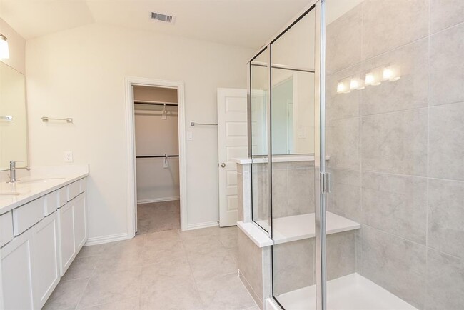 Building Photo - 27943 Western Crk Ct