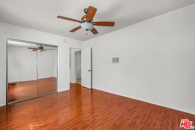 Building Photo - 1648 Edgecliffe Dr