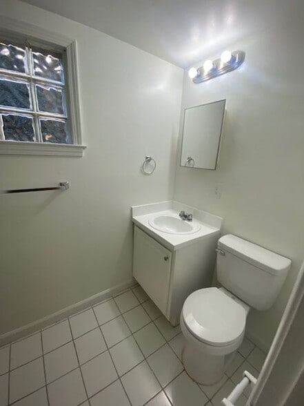 Building Photo - 883 Monroe Dr NE