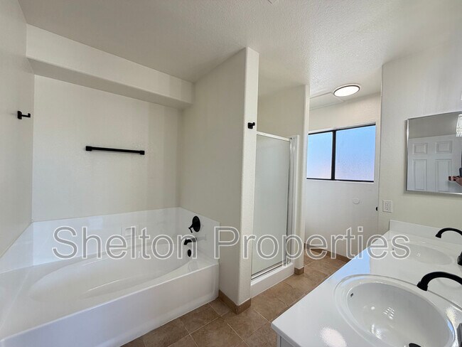 Building Photo - 5239 N 78th Dr