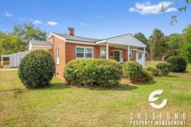 Building Photo - 3 Bedroom, 1 Bath with Fresh and Modernize...