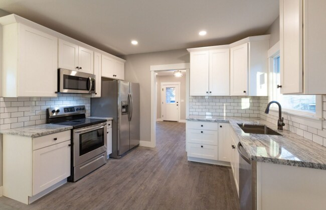 Building Photo - Charming Fully Renovated Home in the Heart of Southeast Portland