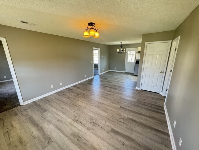 Building Photo - 105 Lorien Cir