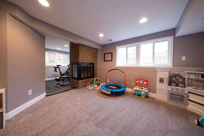 Building Photo - 9513 Briar Cir