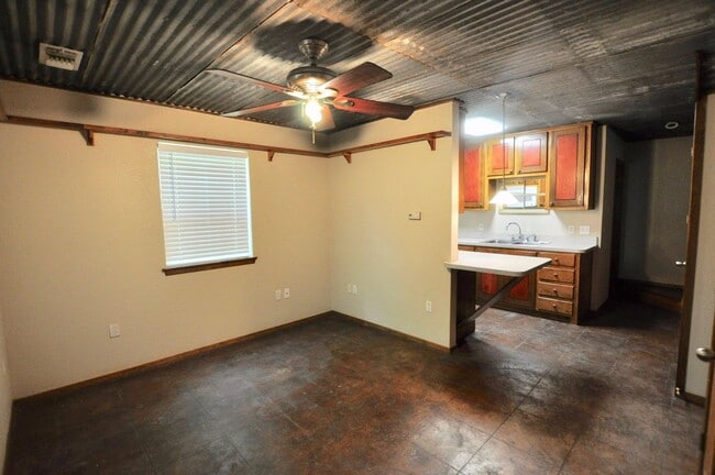 Building Photo - COUNTRY ATMOSPHERE! 1 Bedroom - 1 Bath – 1...