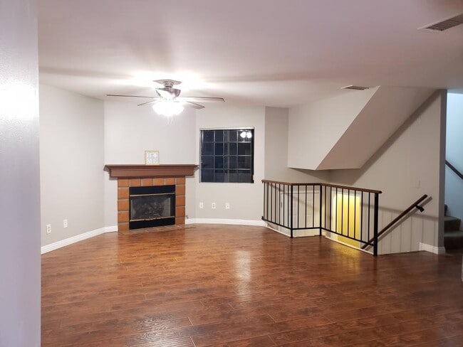 Building Photo - 8338 Woodley Pl