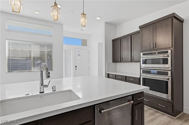 Building Photo - 9958 Valley St