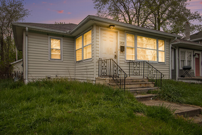 Primary Photo - 1213 E Donald St