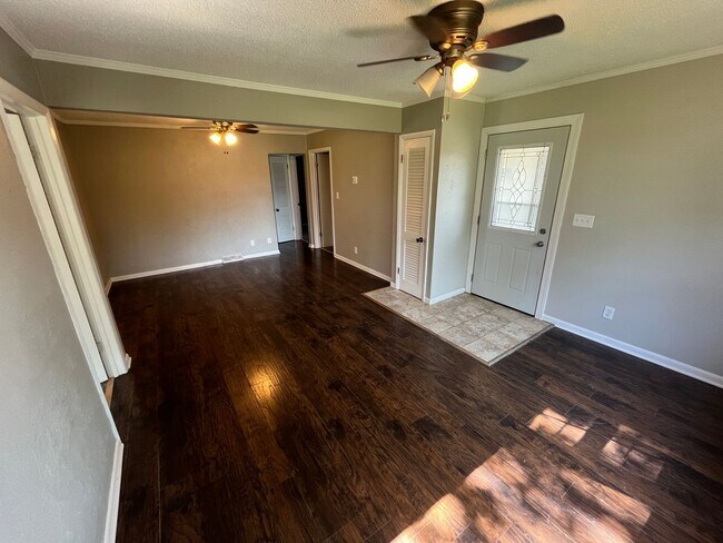 Building Photo - 921 E Highland Pl