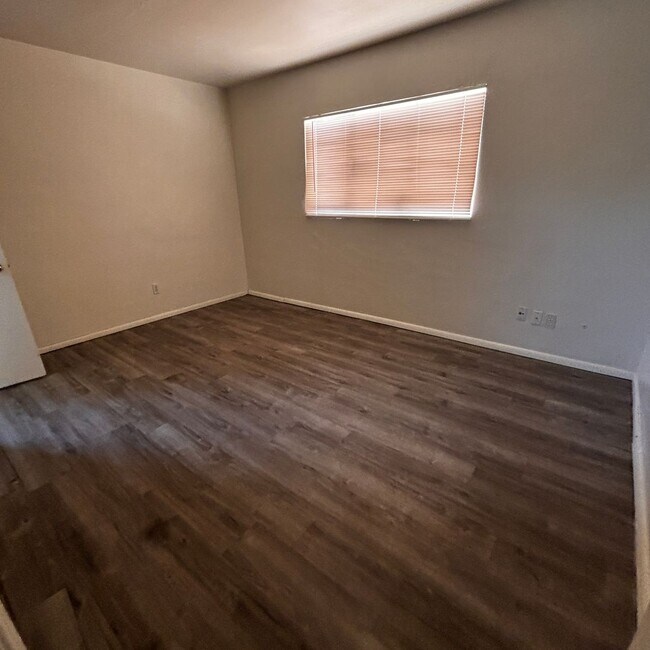 Building Photo - 4 Bedroom rental home in Tempe!