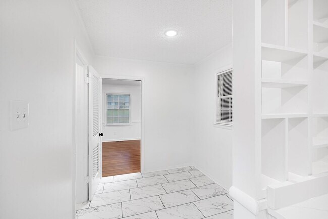 Building Photo - Recently renovated home in Whitehaven