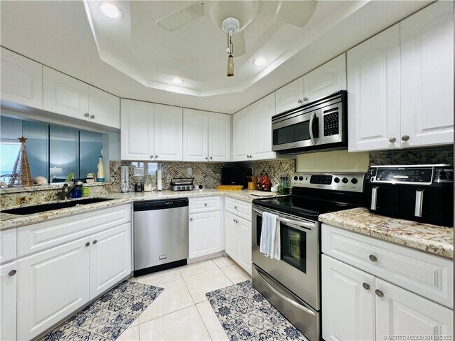 Building Photo - 9500 S Ocean Dr
