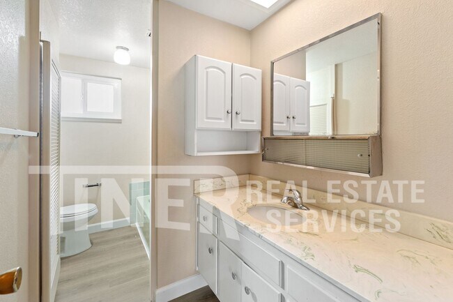 Building Photo - 2267 La Grama Dr