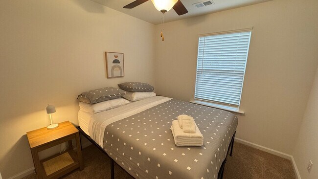 Building Photo - 134 Roxanne Dr