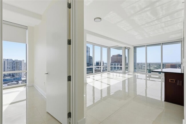 Building Photo - 150 E Robinson St