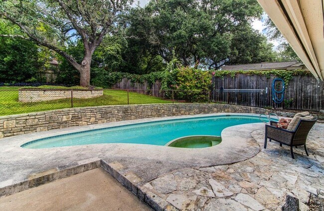 Building Photo - 2300 Cypress Point E