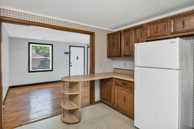 Building Photo - Just 8 Minutes from USC – Charming 2 Bedroom Home with Covered Front Porch!