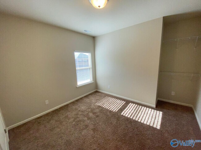 Building Photo - 609 Willow Crest Ln SW