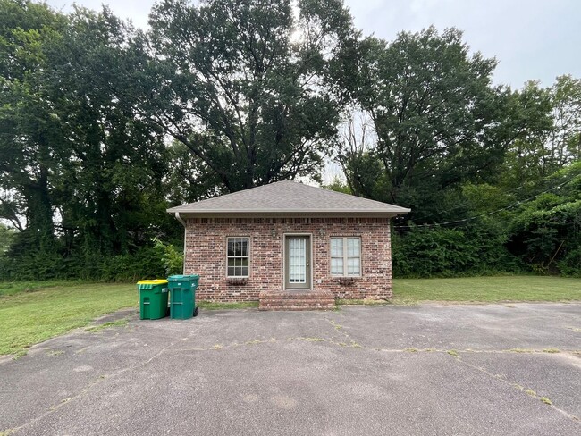 Primary Photo - 103 S Cleveland Ave