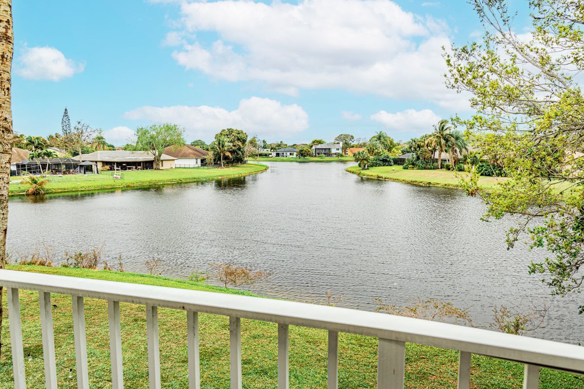 Building Photo - 1651 Hawthorne Pl