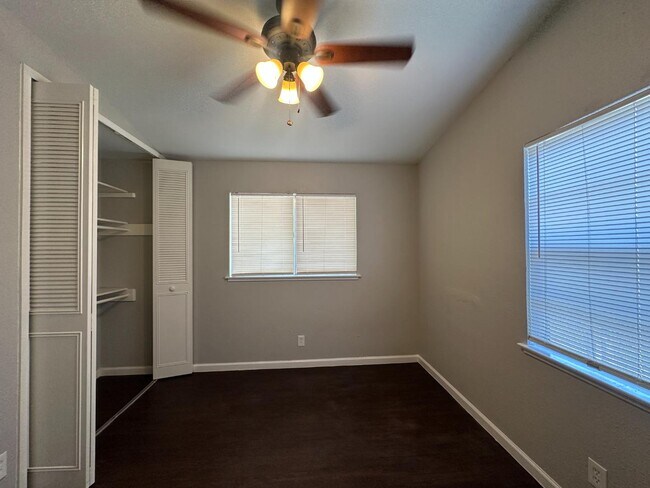 Building Photo - 5127 Village Green