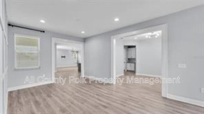 Building Photo - 1095 Woodland Oaks Dr