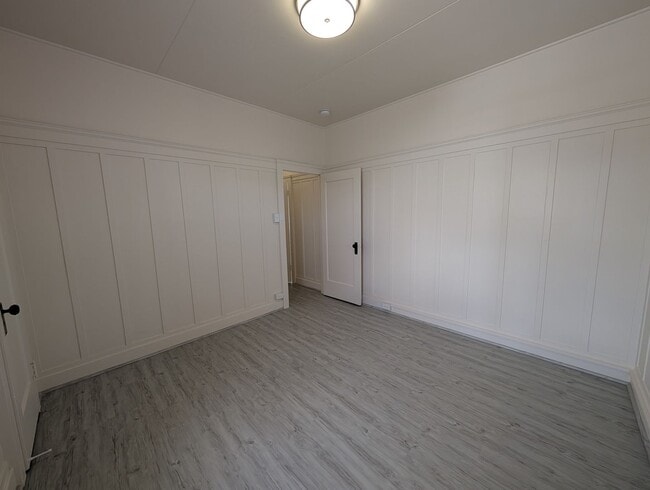 Building Photo - Centrally located 2 Bed, 1.5 Bath house in...