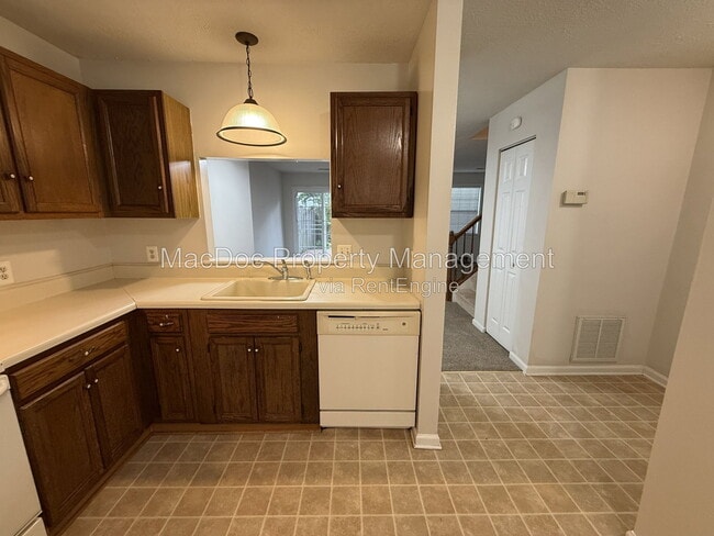Building Photo - 11185 Kensington Pl