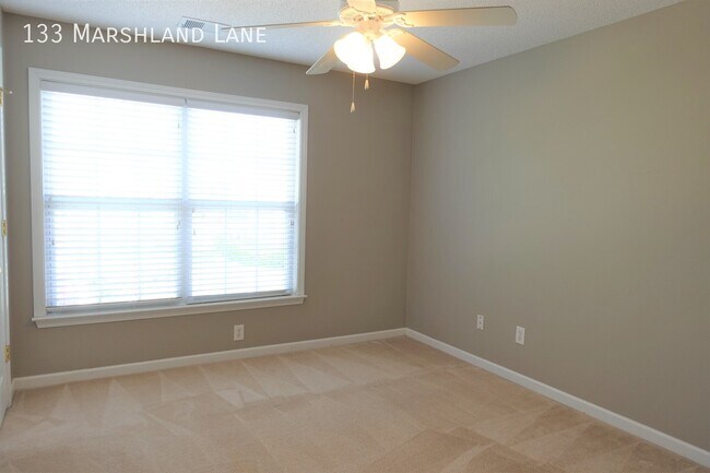 Building Photo - 133 Marshland Ln