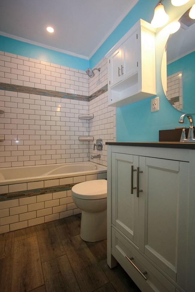 Building Photo - 207 Beverly St