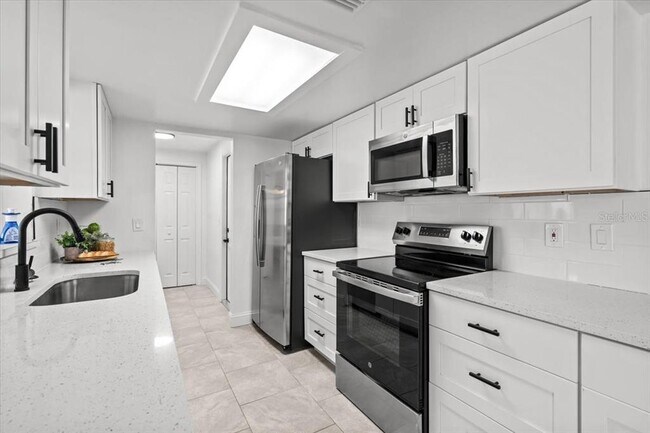 Building Photo - 1499 Janet Pl