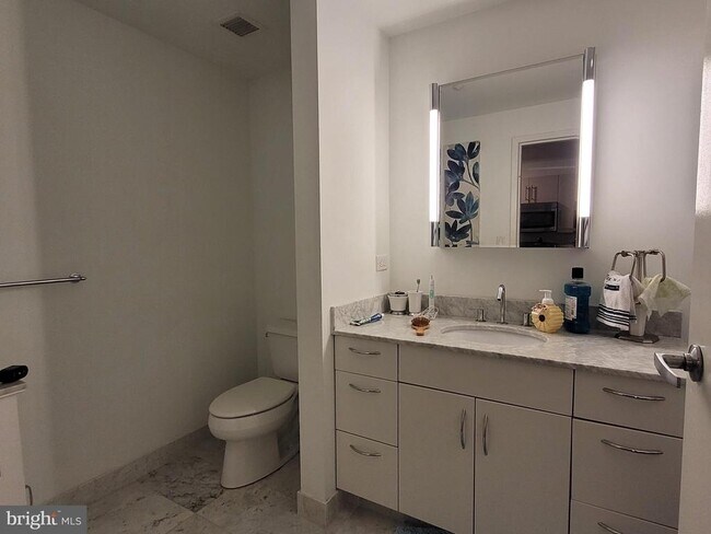 Building Photo - 219 S 18th St