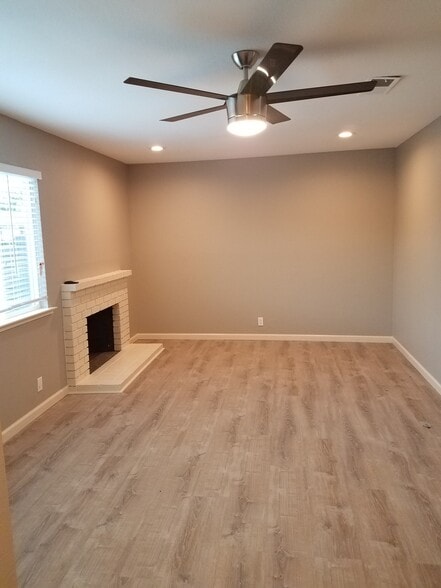 Building Photo - 2464 Beaufort Dr