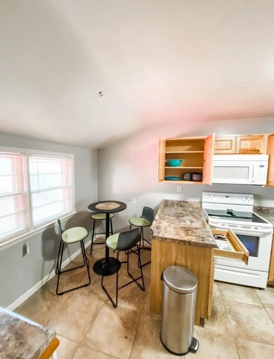 Building Photo - 713 Vest Dr