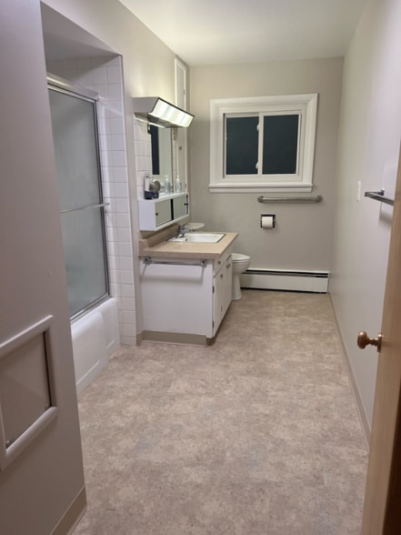 Building Photo - 1235 10th St W