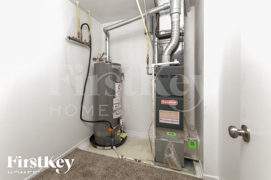 Building Photo - 8211 S Shady Trail Dr