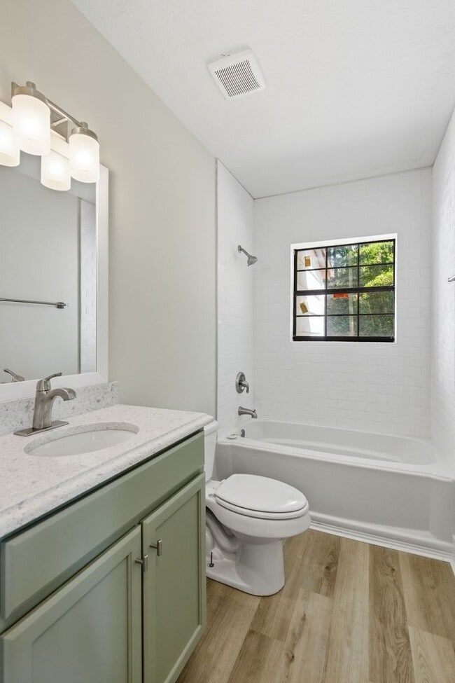 Building Photo - 116 Chester Ave