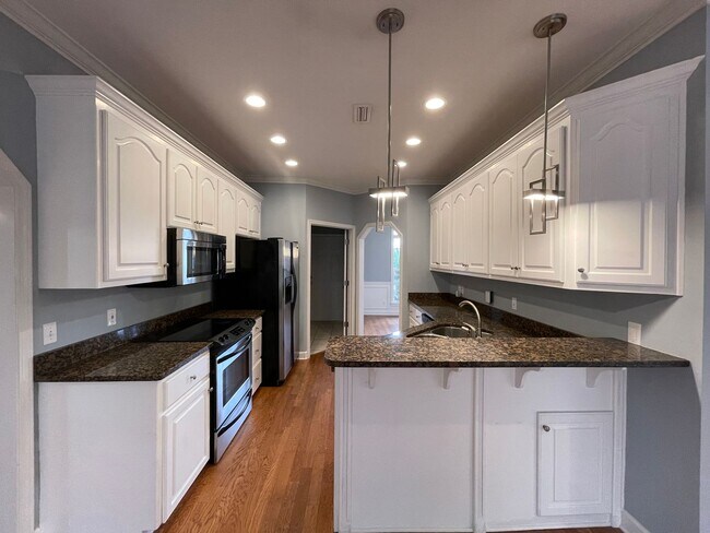 Building Photo - Quail Hollow
