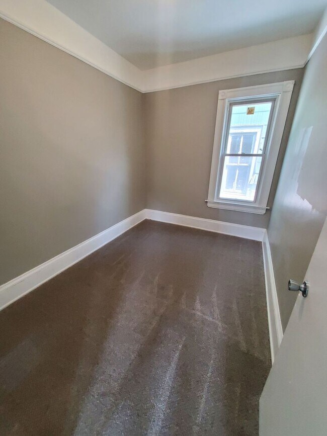 Building Photo - 2201-2203 N 32nd St. (Duplex)(ACE PROPERTY)