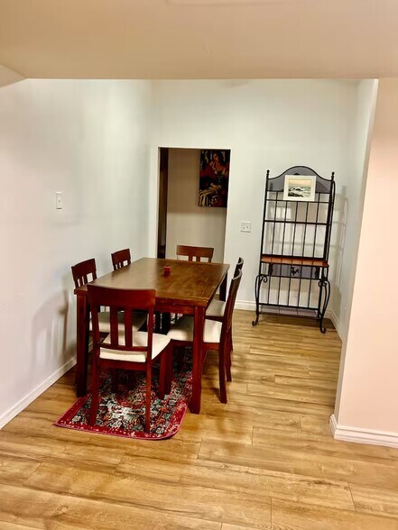 Cosy dining area. - 2411 Glacier Dr