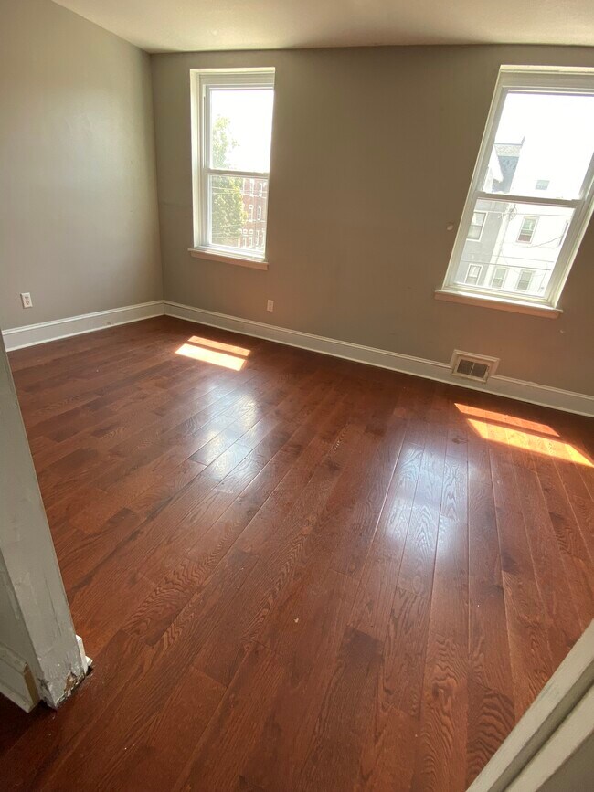 Bdrm - 603 N 32nd St