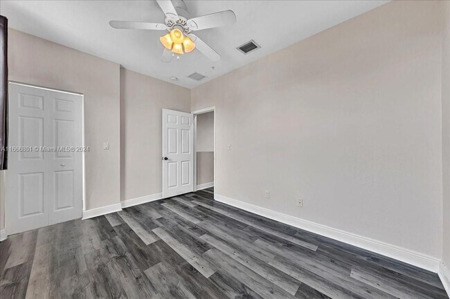 Building Photo - 995 SW 147th Ave