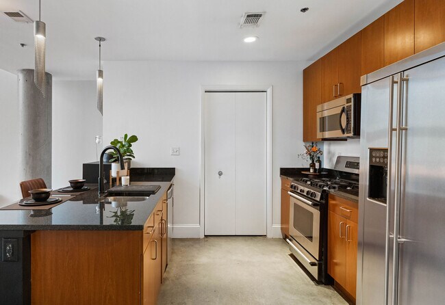 Building Photo - 845 Spring St NW