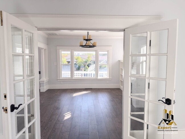 Building Photo - 400 Pleasant St