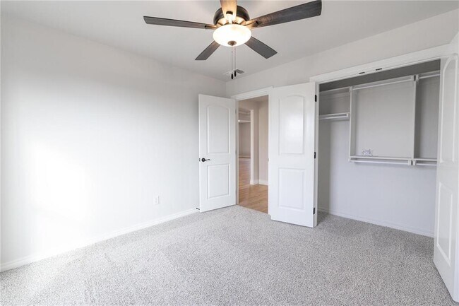 Building Photo - 5716 Lantana Ln