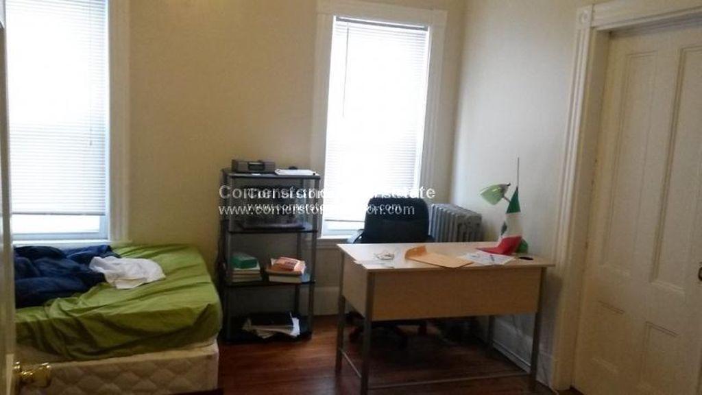 Building Photo - 54 Calumet St