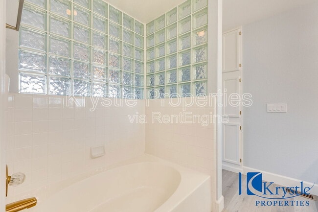 Building Photo - 20 Knoll Dr